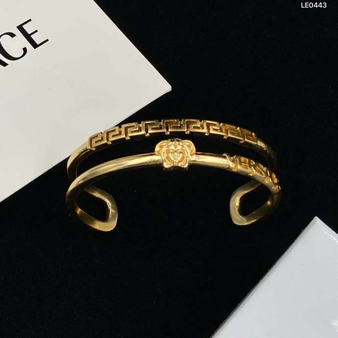 Picture of Versace Bracelet _SKUVersacebracelet08cly13916708